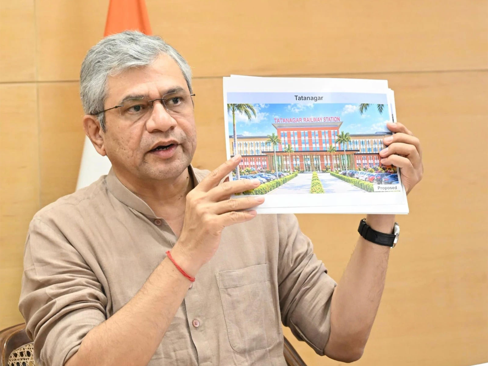 Santragachi-Khatipura Express Flags Off; Tatanagar Hub Expansion