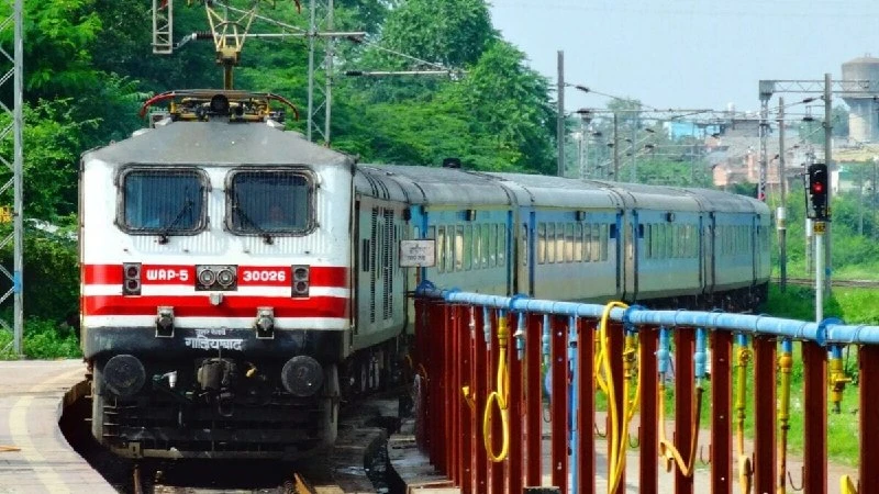 ECR Alert: Hatia-Patna Express Cancelled; Major Diversions for Maurya & Kumbh Express