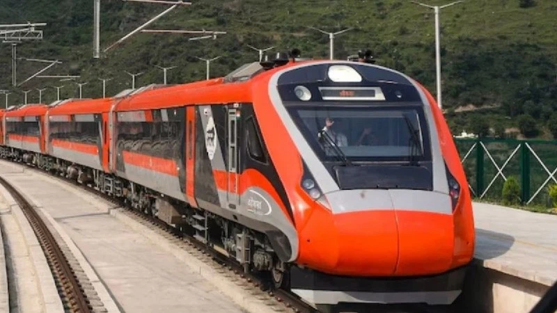 Vande Bharat Sleeper: Mumbai-Bengaluru & Varanasi-Delhi Launch!