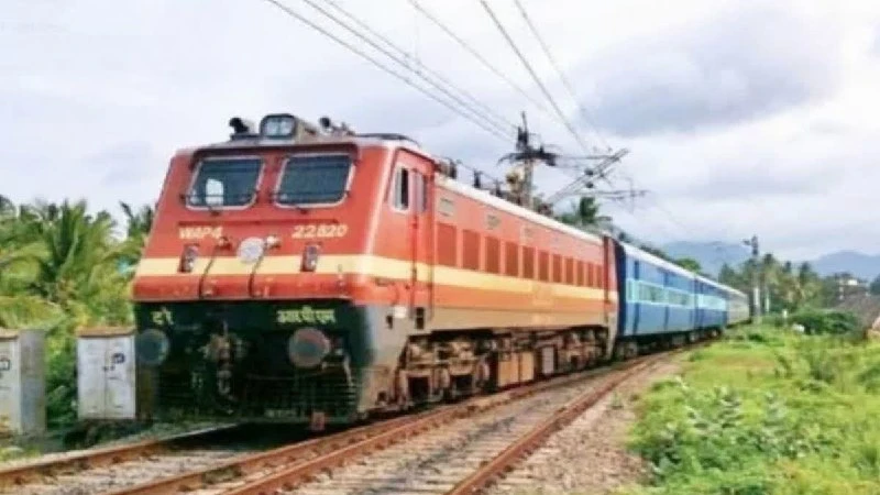 New Daily Overnight Train: Kanpur Central to Anand Vihar Terminal!