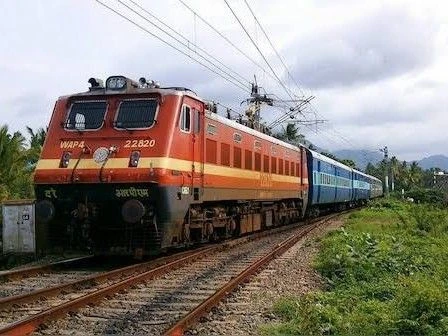 Chhapra-Delhi Train: Festive Berth Availability Announced!