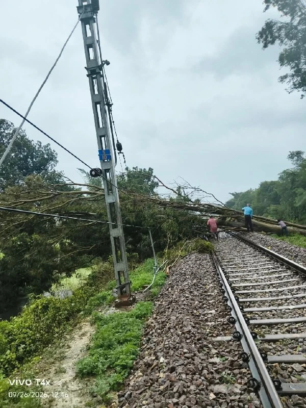 Heavy Rain Hits Gonda-Basti: Vaishali Express & Others Delayed
