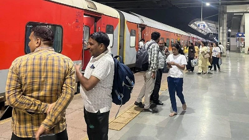 Delhi Rail Chaos: CJP Protests Hit Shatabdi, Punjab Mail