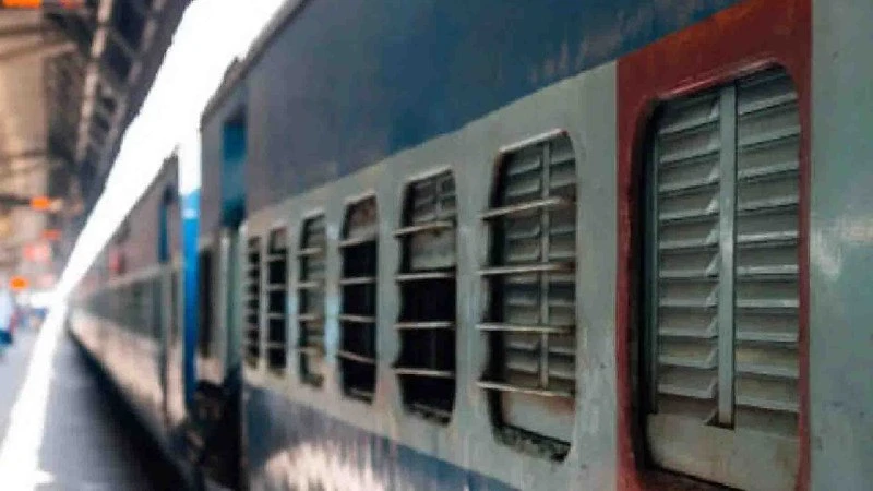Diwali & Chhath Rush: Special Trains to Stop at Kanpur!