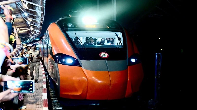 Vande Bharat Sleeper Varanasi New Delhi Starts Nov 2