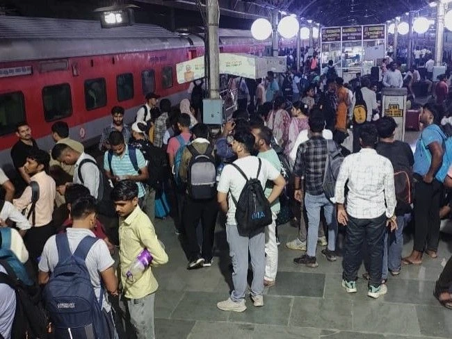 Extra Sleeper Coach for Kanpur-Bengaluru Special Train