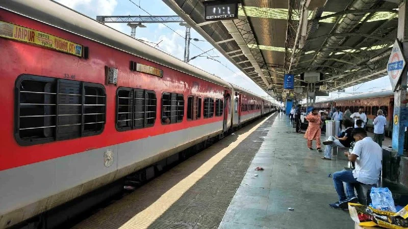 Bina-Agasoud Rail Overhaul: 16 Trains Diverted and 20 Cancelled!