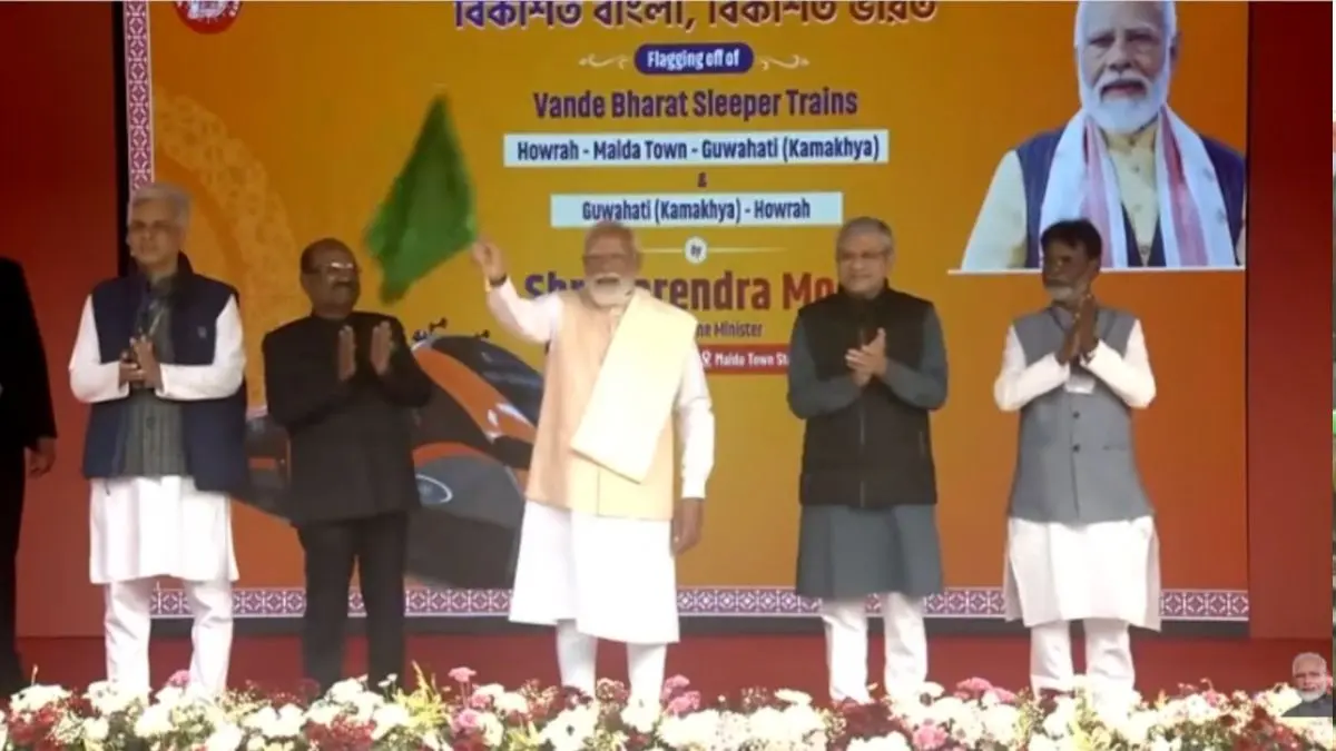 PM Modi Flags Off India’s First Sleeper Vande Bharat Train on Haldia-Guwahati Route, Launches Infrastructure Projects in Malda