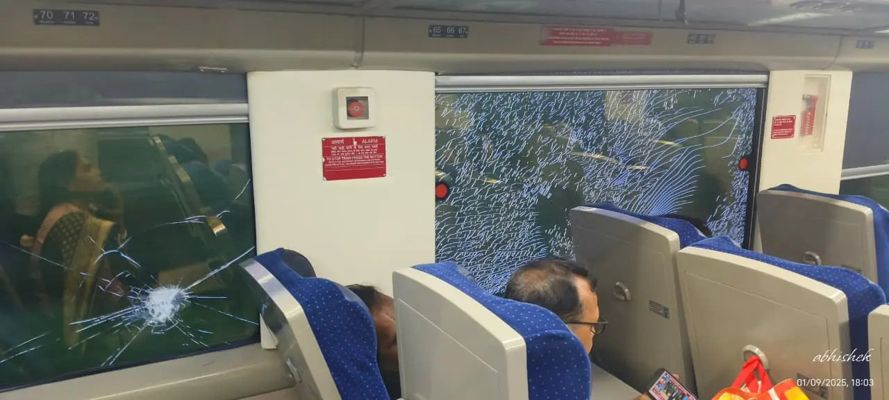 Stone Pelting Incident on Jamalpur-Howrah Vande Bharat Express Near Punjwar Road Halt in Bhagalpur, Passengers Unharmed