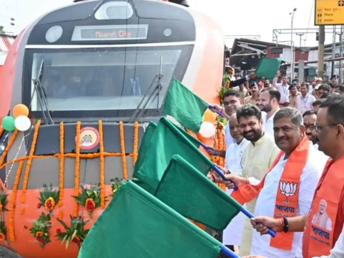 PM Modi Launches Seventh Vande Bharat Express, Enhancing Connectivity Between Varanasi, Ayodhya, and Meerut in Uttar Pradesh