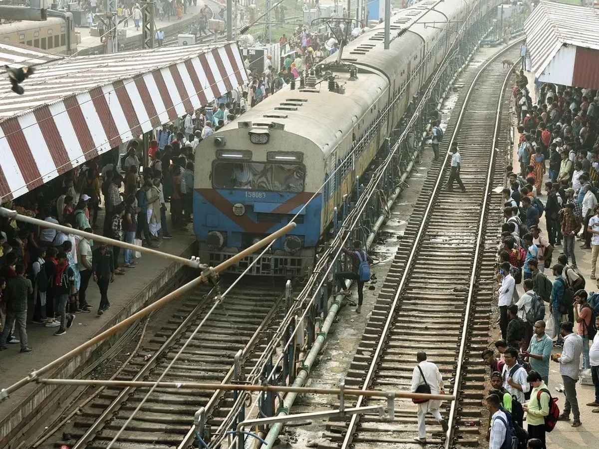 Travel Chaos in Prayagraj: All Seats Full for Diwali and Chhath Festivals Despite 70 Special Trains Running