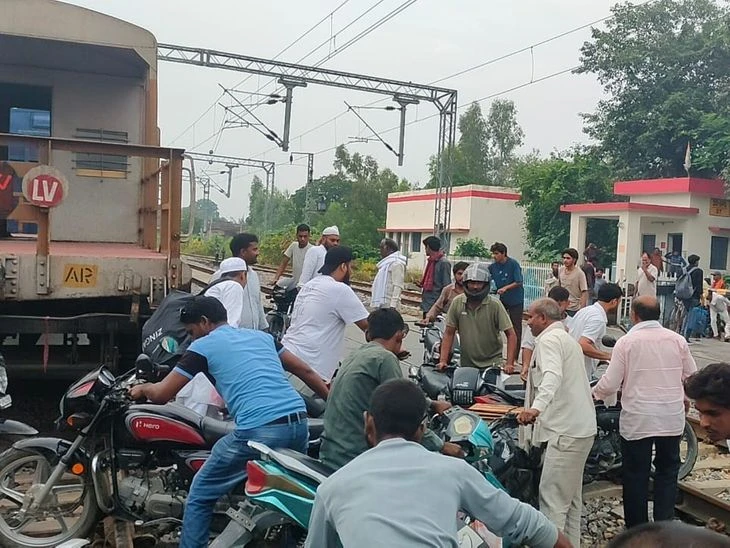Goods Train Engine Failure Disrupts Traffic at Jaunpur Khetasarai Gate