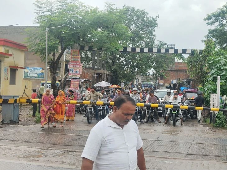 Sadar Bazar railway crossing and Madhurapur gate face temporary closure for maintenance