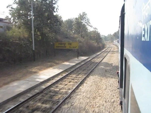 Passengers at Myorpur Road Station urge authorities to restore Triveni Express Barwadih bogie