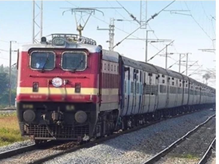 SECR adds extra coaches to Shalimar LTT Express to increase berth availability