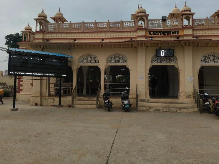 North Western Railway installs Integrated Passenger Information System at Palsana Station