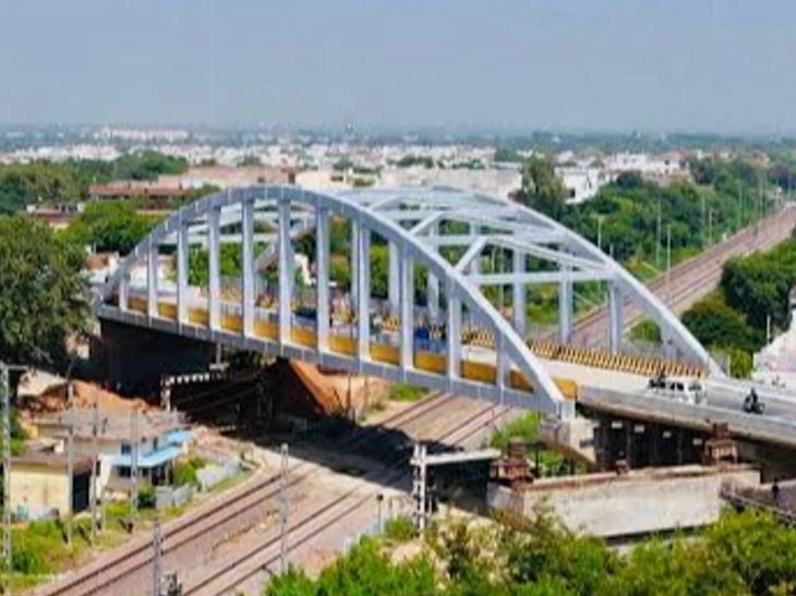 Jhansi Bina route level crossing closes until December for bridge work