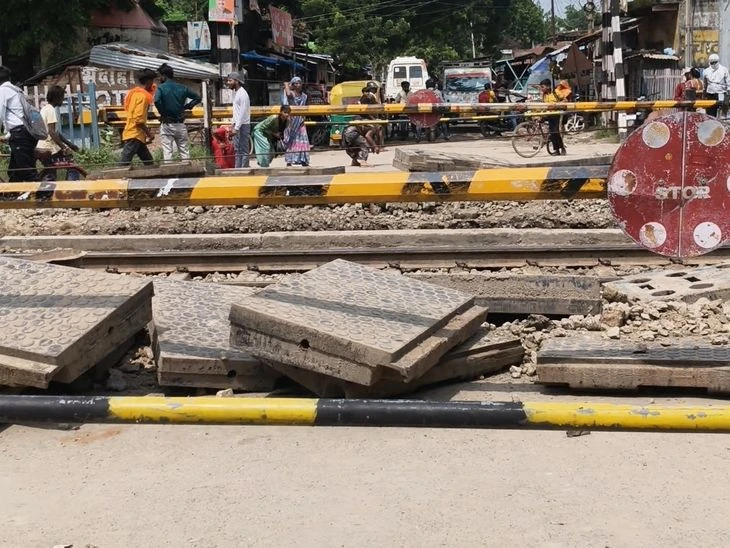 Parsipur railway crossing will be closed for two days for ballast packing work