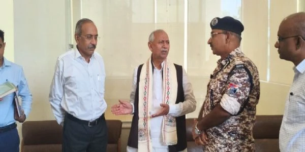 Maharajganj MP Janardan Singh Sigriwal Submits 21-Point Railway Development Proposal
