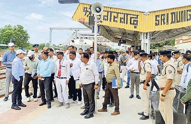 Local Residents Petition East Central Railway For New Routes And Infrastructure