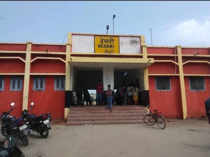 Residents Launch Hunger Strike Demanding Railway Flyover in Vaishali