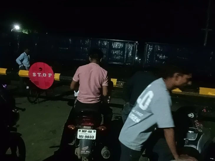 Freight train operations disrupted in Khurai following technical failure at railway gate