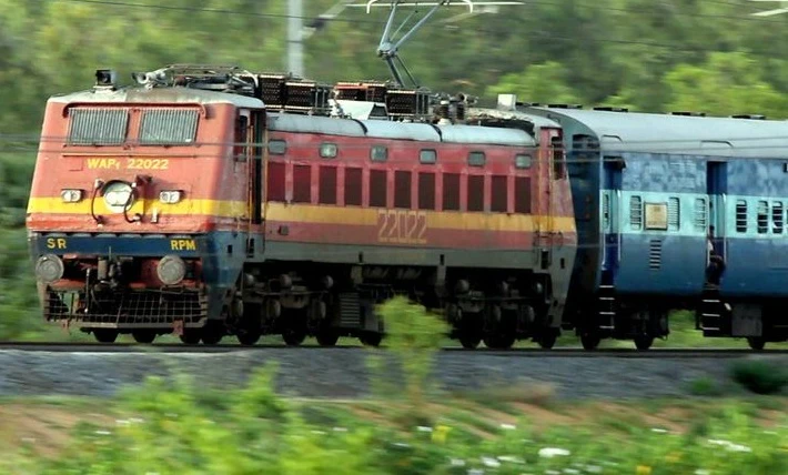 South Bihar Express gets temporary halt at Manaktha for Shravani Mela