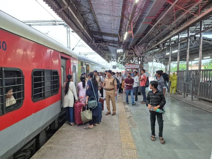 Indian Railways operates special trains through Agra for Raksha Bandhan 2026 festival traffic