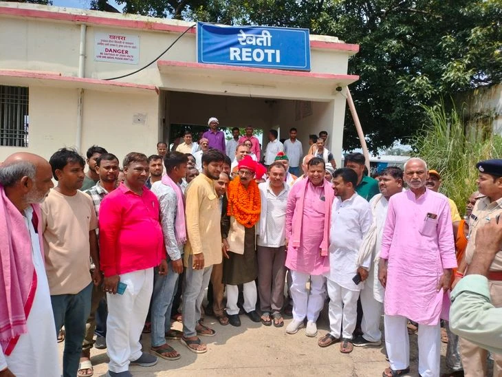 Salempur MP Ramashankar Vidyarthi reviews infrastructure progress at Revati railway station