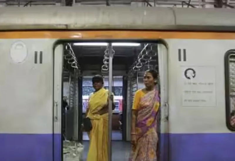 Mumbai Train Services Disrupted Due to Bridge Reconstruction, Causing Passenger Congestion and Communication Issues.