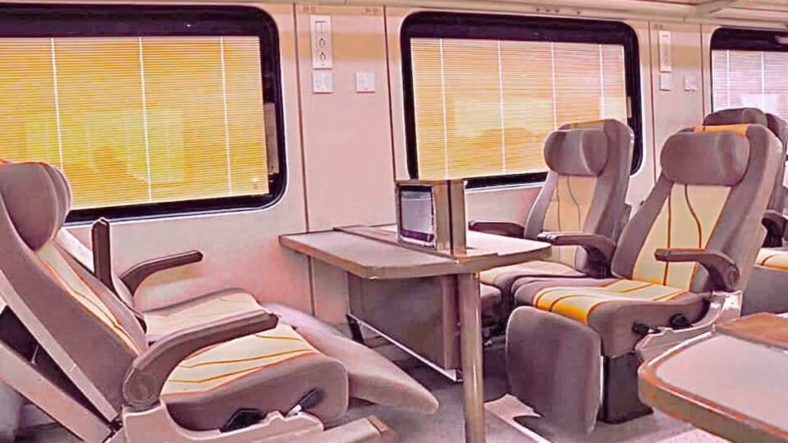 Delhi – Patna Special Tejas Express Announced. 02248/02247 Route and Time Table Out.