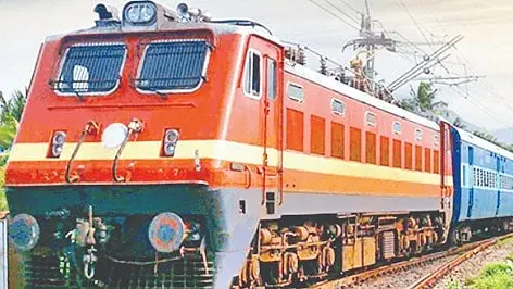 Solapur Railway Celebrates Clean Train Fortnight with Focus on Hygiene Standards and Passenger Awareness