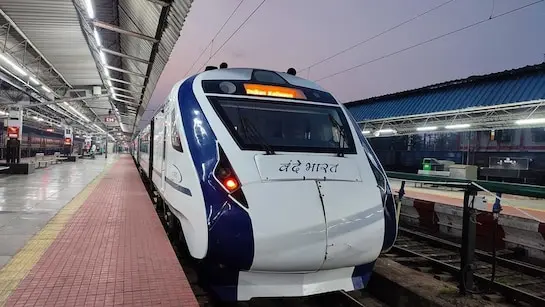Pune-Ajni Vande Bharat Express Sets Record with Over 14,000 Passengers During Diwali Rush, Earning ₹2.63 Crore