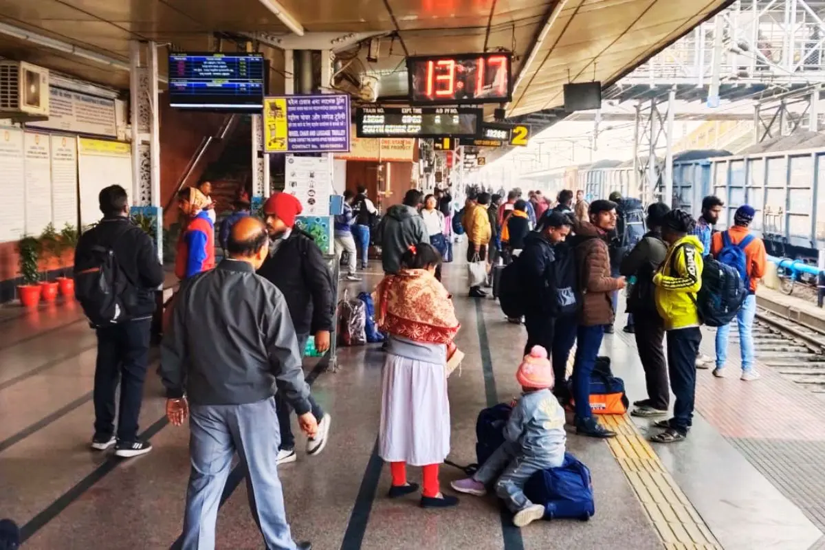 Train Accident Disrupts Services in Asansol Rail Division: Passengers Stranded as Malgadi Derails at Telwa Bridge