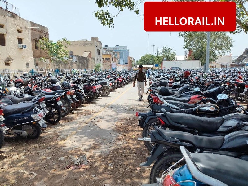 Rewari Railway Station: Online payment stopped for parking, passengers face inconvenience
