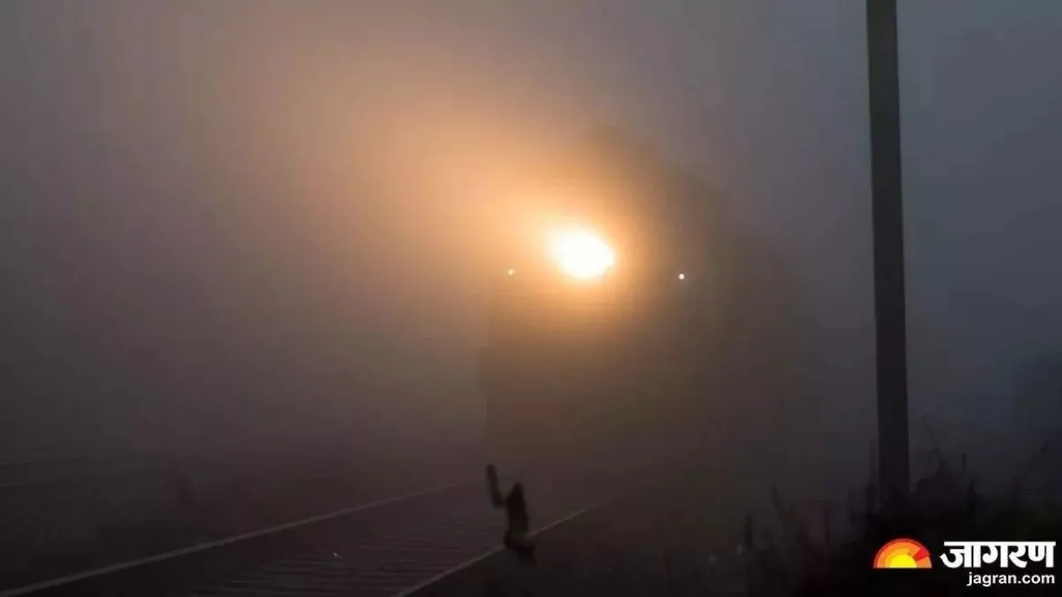 Dense Fog Disrupts Train Services in Varanasi, Delays Up to 17.5 Hours Reported