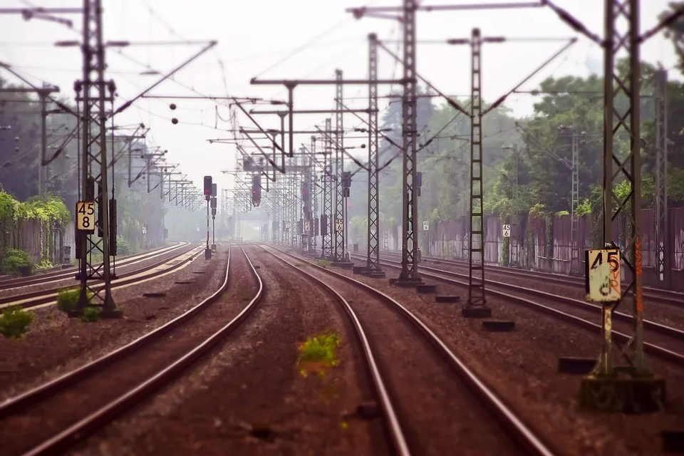 New Railway Lines Between Goregaon and Kandivali Enhance Services Between Bandra Terminus and Borivali.