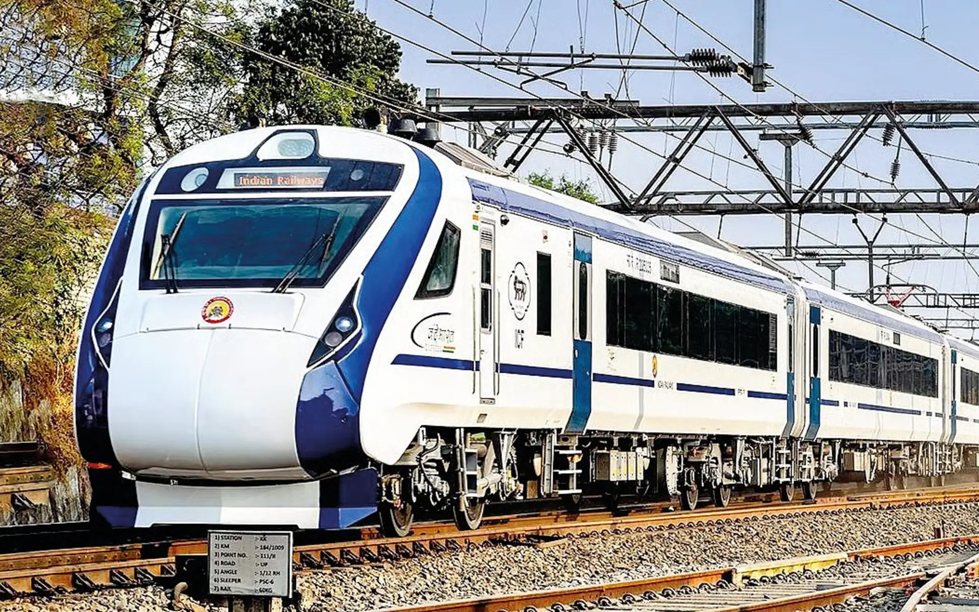 Pune-Nagpur Vande Bharat Express Achieves 145% Occupancy, Generates ₹2.6 Crore in Just 12 Days During Festive Season