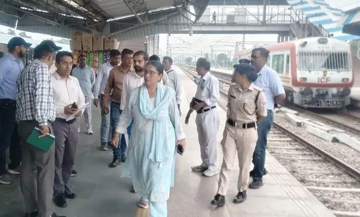 Moradabad DRM Vinita Srivastava reviews Amrit Bharat station redevelopment progress