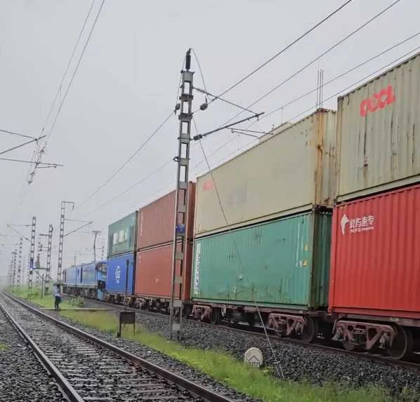 Indian Railways successfully runs first long-haul double-stack container train from JNPT to Gujarat