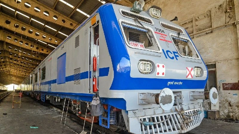 Indian Railways to manufacture 238 new AC local rakes for Mumbai suburban network by 2030