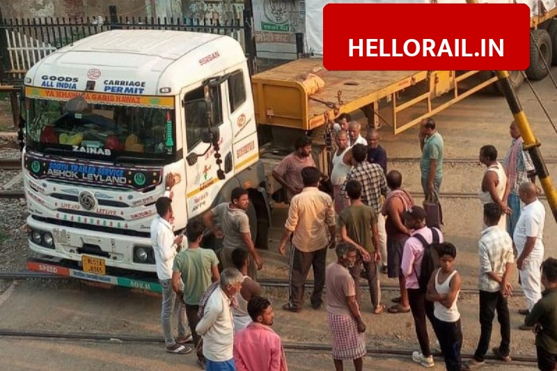 Lakhisarai incident: Cargo truck stalls on railway track, rail operations halted for 40 minutes
