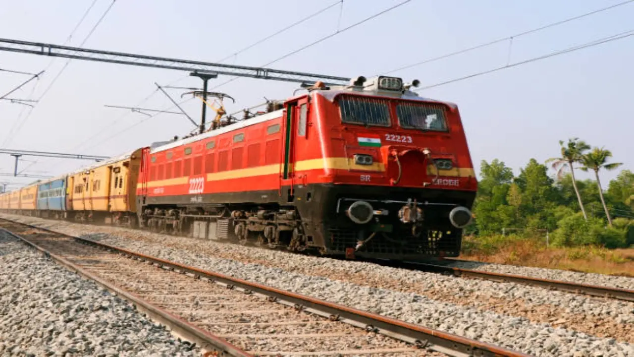 Vande Bharat Express Now Connects Meerut Directly to Ayodhya and Varanasi, Reducing Travel Time for Passengers