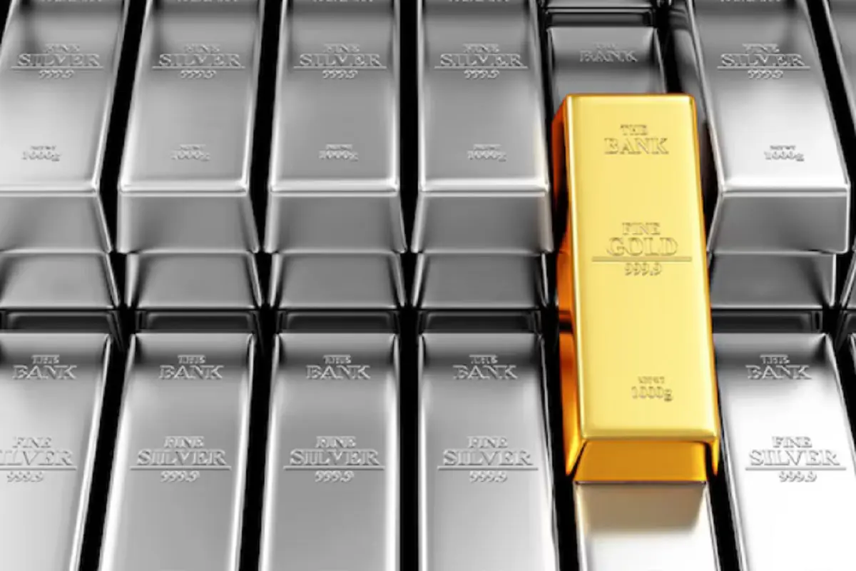 Silver Prices Plunge Due to Profit Booking at MCX, Gold Prices Also Witness Sharp Decline After Record Highs
