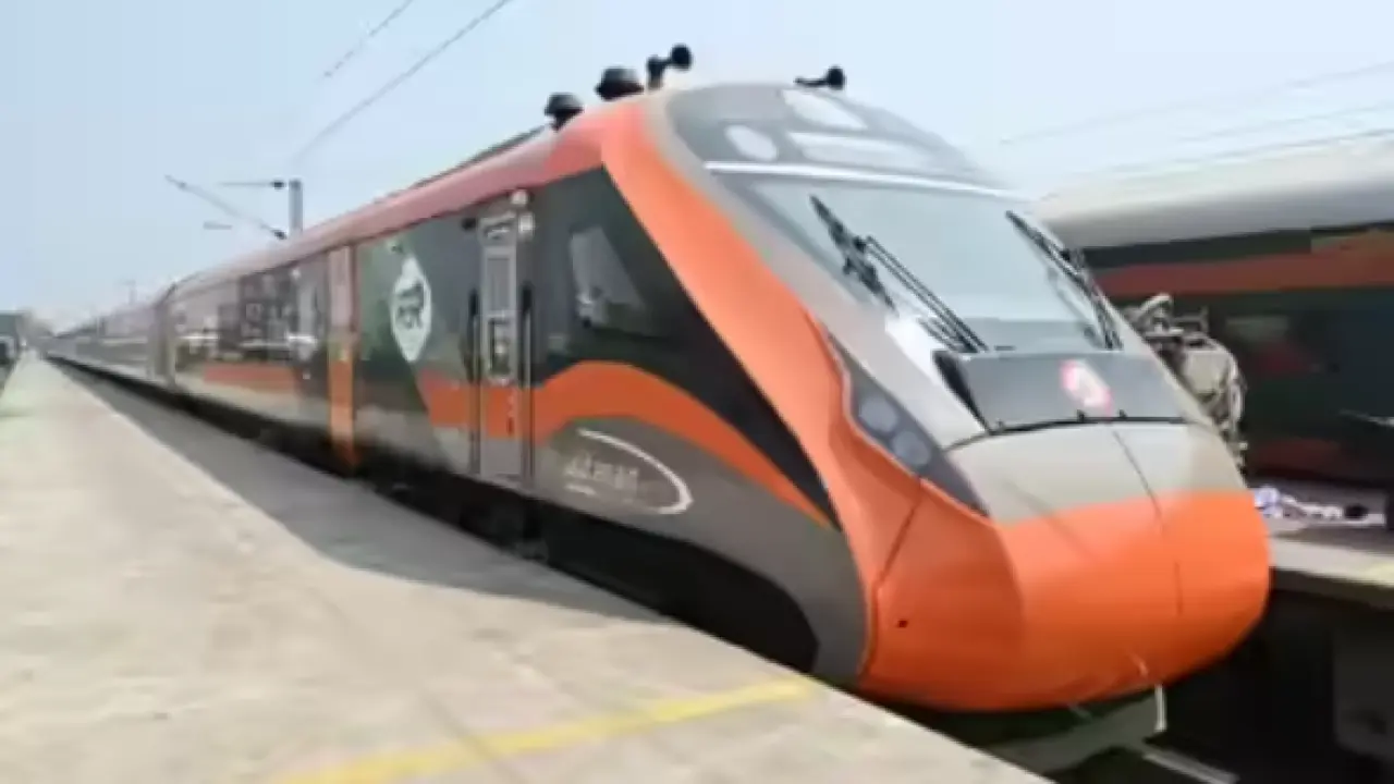 Prime Minister Modi to Inaugurate Varanasi-Khajuraho Vande Bharat Express on November 7, Events Planned at Key Stations