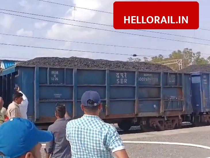 Hardua Railway Station: Fire broke out in coal-laden goods train, 12-member team controlled blaze
