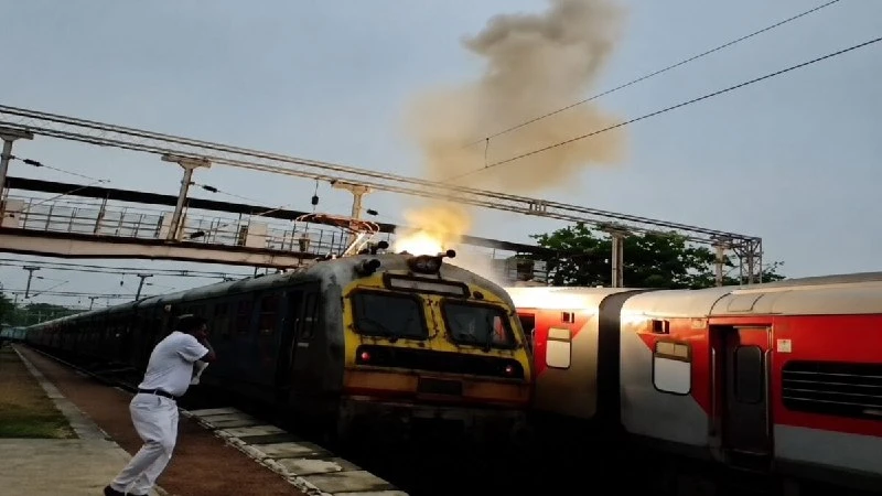 Major accident averted after high voltage wire falls on Ratlam Kota MEMO train