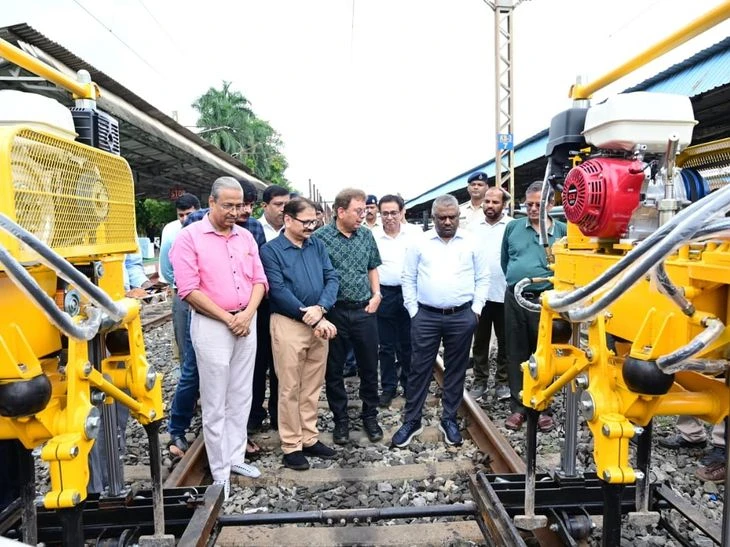 South East Central Railway deploys new hydraulic tamping machine for safer tracks in Bilaspur