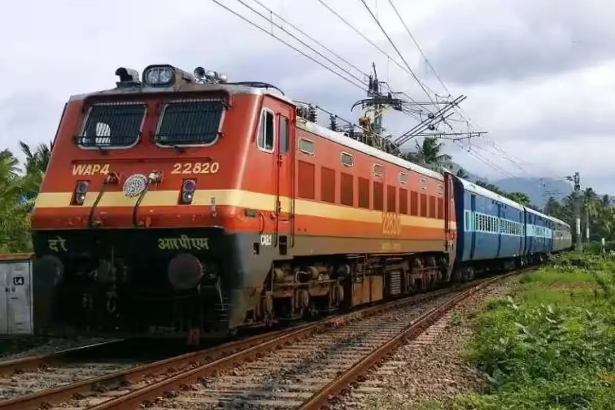Train Operations Disrupted on Howrah-Patna Main Line After Freight Train Accident Near Telwa Bazaar Halt.