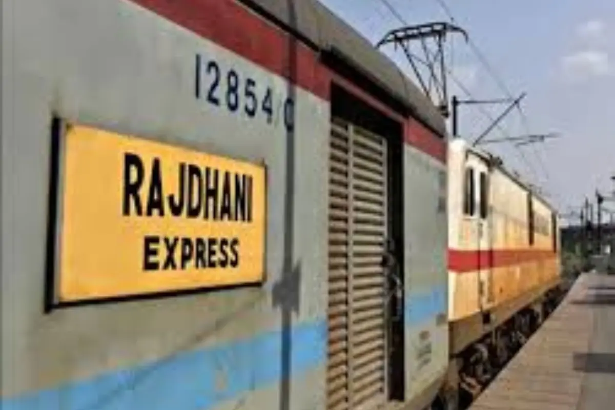 Assam Train Accident: Rajdhani Express Collides with Herd of Elephants, Engine and 5 Coaches Derail